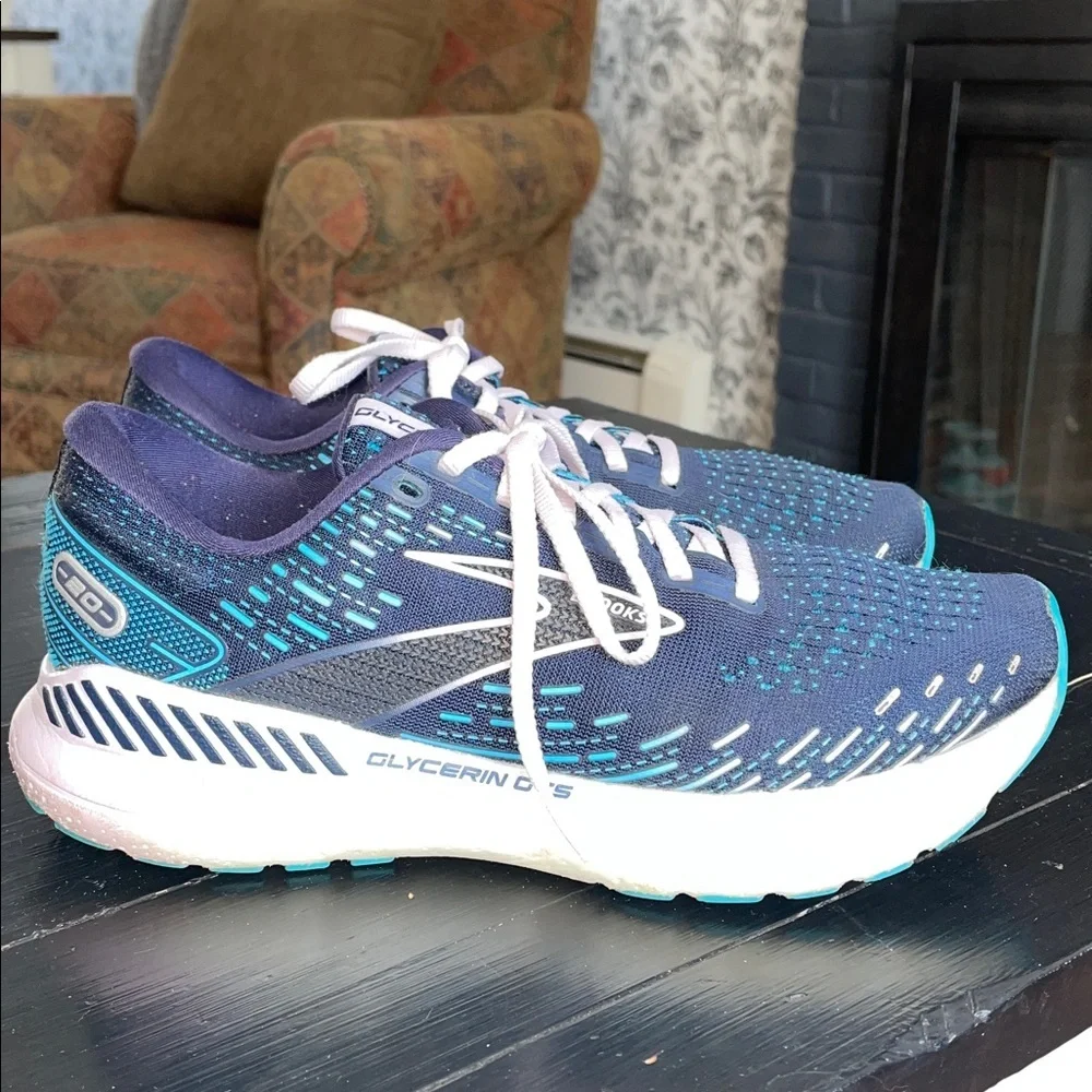 Brooks Glycerin 20 Neutral Running Shoes.  9.5B. Men's 8/Women's 9.5 B Width